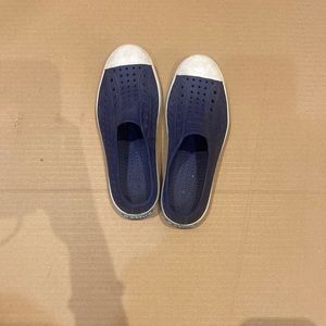 Navy blue Natives in size j5